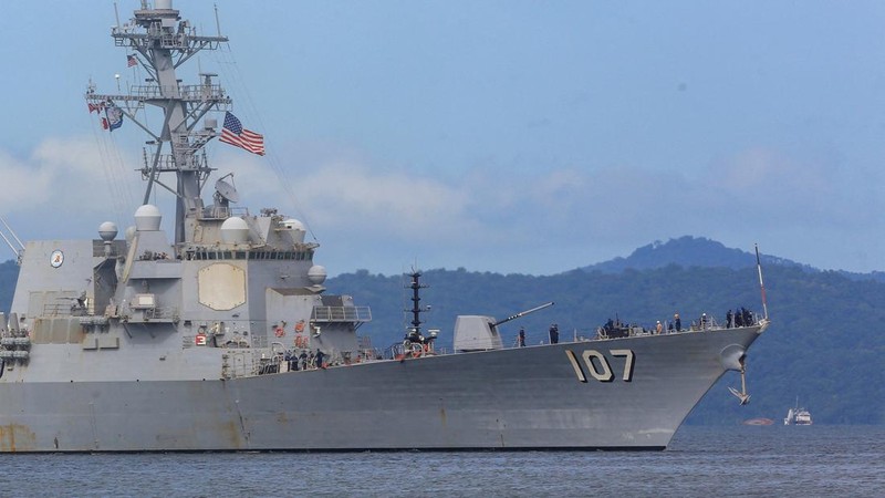 Kapal Angkatan Laut AS USS Gravely (DDG-107) mendekati Pelabuhan Spanyol untuk latihan gabungan dengan Pasukan Pertahanan Trinidad dan Tobago guna memperkuat keamanan regional, serta kerja sama militer di Pelabuhan Spanyol, Trinidad dan Tobago, Minggu (26/10/2025). Kapal Angkatan Laut AS USS Gravely (DDG-107) mendekati Pelabuhan Spanyol untuk latihan gabungan dengan Pasukan Pertahanan Trinidad dan Tobago guna memperkuat keamanan regional, serta kerja sama militer di Pelabuhan Spanyol, Trinidad dan Tobago, Minggu (26/10/2025). (REUTERS/Andrea De Silva)