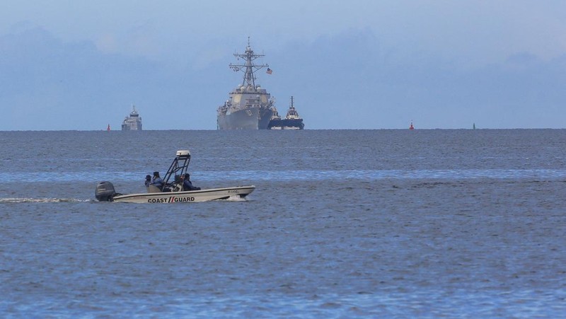 Kapal Angkatan Laut AS USS Gravely (DDG-107) mendekati Pelabuhan Spanyol untuk latihan gabungan dengan Pasukan Pertahanan Trinidad dan Tobago guna memperkuat keamanan regional, serta kerja sama militer di Pelabuhan Spanyol, Trinidad dan Tobago, Minggu (26/10/2025). Kapal Angkatan Laut AS USS Gravely (DDG-107) mendekati Pelabuhan Spanyol untuk latihan gabungan dengan Pasukan Pertahanan Trinidad dan Tobago guna memperkuat keamanan regional, serta kerja sama militer di Pelabuhan Spanyol, Trinidad dan Tobago, Minggu (26/10/2025). (REUTERS/Andrea De Silva)