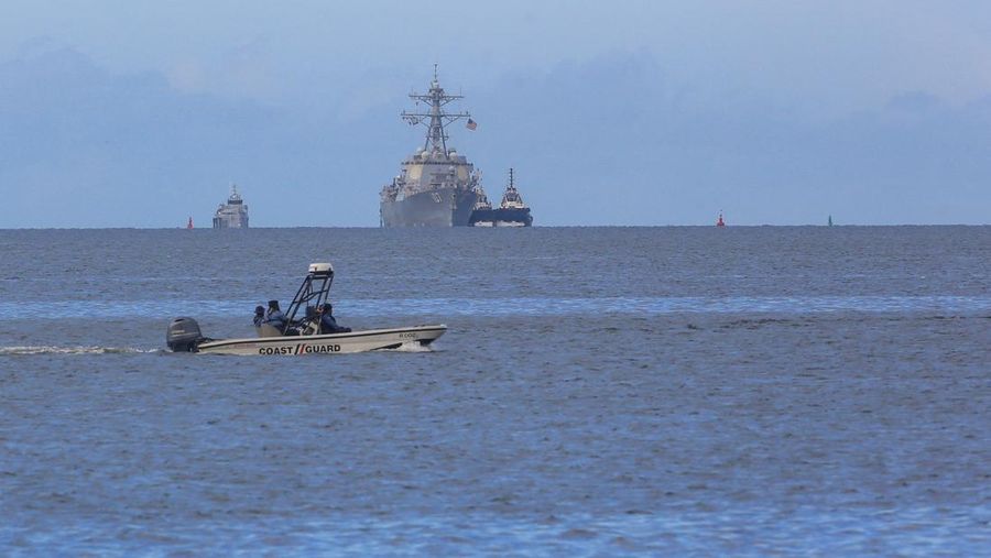 Kapal Angkatan Laut AS USS Gravely (DDG-107) mendekati Pelabuhan Spanyol untuk latihan gabungan dengan Pasukan Pertahanan Trinidad dan Tobago guna memperkuat keamanan regional, serta kerja sama militer di Pelabuhan Spanyol, Trinidad dan Tobago, Minggu (26/10/2025). Kapal Angkatan Laut AS USS Gravely (DDG-107) mendekati Pelabuhan Spanyol untuk latihan gabungan dengan Pasukan Pertahanan Trinidad dan Tobago guna memperkuat keamanan regional, serta kerja sama militer di Pelabuhan Spanyol, Trinidad dan Tobago, Minggu (26/10/2025). (REUTERS/Andrea De Silva)