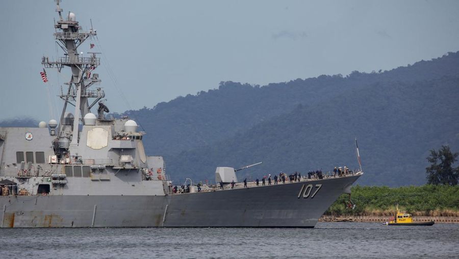 Kapal Angkatan Laut AS USS Gravely (DDG-107) mendekati Pelabuhan Spanyol untuk latihan gabungan dengan Pasukan Pertahanan Trinidad dan Tobago guna memperkuat keamanan regional, serta kerja sama militer di Pelabuhan Spanyol, Trinidad dan Tobago, Minggu (26/10/2025). Kapal Angkatan Laut AS USS Gravely (DDG-107) mendekati Pelabuhan Spanyol untuk latihan gabungan dengan Pasukan Pertahanan Trinidad dan Tobago guna memperkuat keamanan regional, serta kerja sama militer di Pelabuhan Spanyol, Trinidad dan Tobago, Minggu (26/10/2025). (REUTERS/Andrea De Silva)