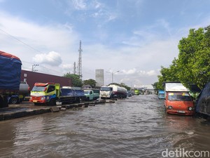 Jalur Pantura Semarang Banjir Lagi, Motor hingga Truk Mogok