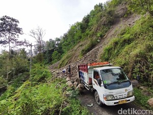 Jalan Pengasih-Girimulyo Kulon Progo Masih Tertutup Longsor, Warga Sambat
