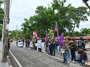 Massa Demo Tuntut Praperadilan Dosen UNM Lecehkan Mahasiswa Ditolak
