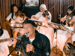 Lamlam Berbisik Lewat Mercusuar Show di Get Closer