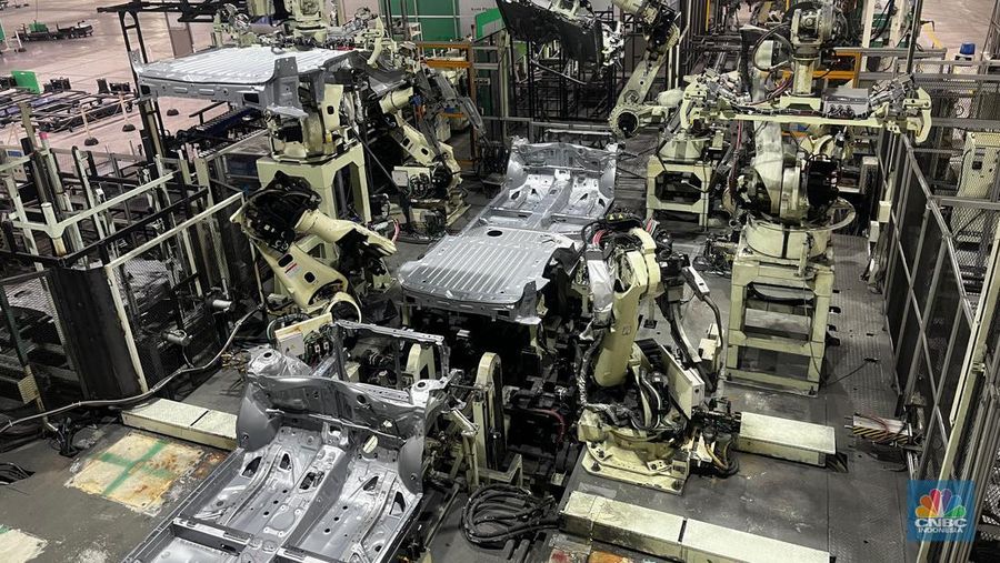 Perakitan kendaraan sebagai salah satu bagian dari produksi kendaraan di pabrik Daihatsu Kyoto, Jepang, Senin (27/10/2025). Perakitan kendaraan sebagai salah satu bagian dari produksi kendaraan di pabrik Daihatsu Kyoto, Jepang, Senin (27/10/2025). (CNBC Indonesia/Ferry Sandi)