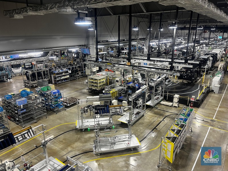 Perakitan kendaraan sebagai salah satu bagian dari produksi kendaraan di pabrik Daihatsu Kyoto, Jepang, Senin (27/10/2025). Perakitan kendaraan sebagai salah satu bagian dari produksi kendaraan di pabrik Daihatsu Kyoto, Jepang, Senin (27/10/2025). (CNBC Indonesia/Ferry Sandi)