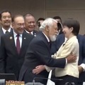 Momen Genit PM Timor Leste Cium Tangan & Peluk PM Jepang di KTT ASEAN