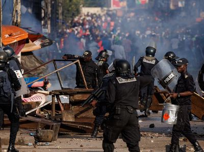 Chaos! 1 Negara Rusuh Kakek 98 Tahun Menang Pemilu, 48 Orang Tewas