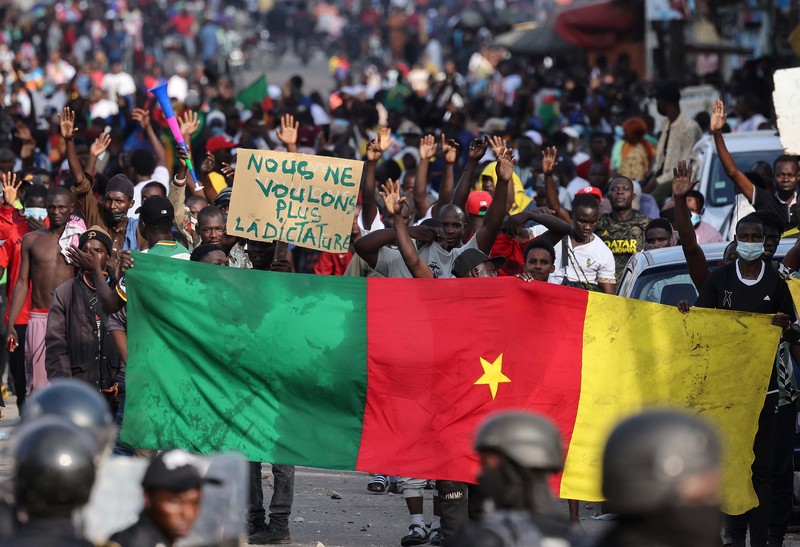Polisi anti huru hara berpatroli saat membubarkan protes oposisi yang menuntut transisi politik, menyusul pemilihan presiden 12 Oktober, di Garoua, Kamerun, 26 Oktober 2025. Polisi anti huru hara berpatroli saat membubarkan protes oposisi yang menuntut transisi politik, menyusul pemilihan presiden 12 Oktober, di Garoua, Kamerun, 26 Oktober 2025. (REUTERS/Desire Danga Essigue)