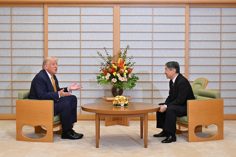 Presiden AS Donald Trump disambut oleh Kaisar Jepang Naruhito saat kedatangannya di Istana Kekaisaran di Tokyo, Jepang, 27 Oktober 2025. Presiden AS Donald Trump disambut oleh Kaisar Jepang Naruhito saat kedatangannya di Istana Kekaisaran di Tokyo, Jepang, 27 Oktober 2025. (REUTERS/Issei Kato/Pool)