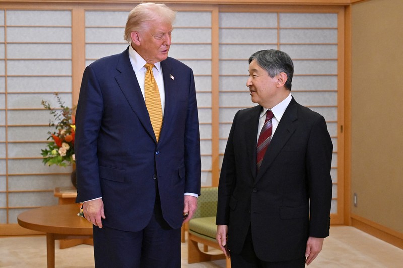Presiden AS Donald Trump disambut oleh Kaisar Jepang Naruhito saat kedatangannya di Istana Kekaisaran di Tokyo, Jepang, 27 Oktober 2025. Presiden AS Donald Trump disambut oleh Kaisar Jepang Naruhito saat kedatangannya di Istana Kekaisaran di Tokyo, Jepang, 27 Oktober 2025. (REUTERS/Issei Kato/Pool)