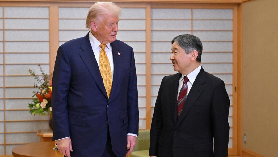 Presiden AS Donald Trump disambut oleh Kaisar Jepang Naruhito saat kedatangannya di Istana Kekaisaran di Tokyo, Jepang, 27 Oktober 2025. Presiden AS Donald Trump disambut oleh Kaisar Jepang Naruhito saat kedatangannya di Istana Kekaisaran di Tokyo, Jepang, 27 Oktober 2025. (REUTERS/Issei Kato/Pool)