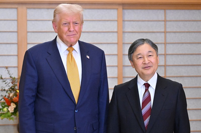 Presiden AS Donald Trump disambut oleh Kaisar Jepang Naruhito saat kedatangannya di Istana Kekaisaran di Tokyo, Jepang, 27 Oktober 2025. Presiden AS Donald Trump disambut oleh Kaisar Jepang Naruhito saat kedatangannya di Istana Kekaisaran di Tokyo, Jepang, 27 Oktober 2025. (REUTERS/Issei Kato/Pool)