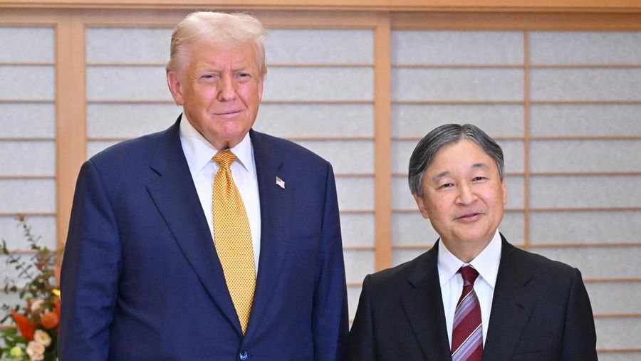 Presiden AS Donald Trump disambut oleh Kaisar Jepang Naruhito saat kedatangannya di Istana Kekaisaran di Tokyo, Jepang, 27 Oktober 2025. Presiden AS Donald Trump disambut oleh Kaisar Jepang Naruhito saat kedatangannya di Istana Kekaisaran di Tokyo, Jepang, 27 Oktober 2025. (REUTERS/Issei Kato/Pool)