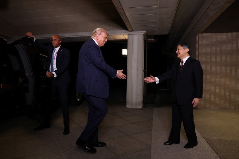 Presiden AS Donald Trump disambut oleh Kaisar Jepang Naruhito saat kedatangannya di Istana Kekaisaran di Tokyo, Jepang, 27 Oktober 2025. Presiden AS Donald Trump disambut oleh Kaisar Jepang Naruhito saat kedatangannya di Istana Kekaisaran di Tokyo, Jepang, 27 Oktober 2025. (REUTERS/Issei Kato/Pool)