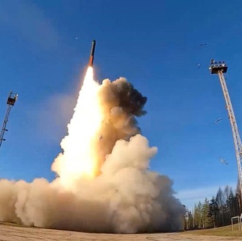 Detik Rudal Nuklir Rusia Terbang, Jangkau 14.000 Km-Sampai Tetangga RI