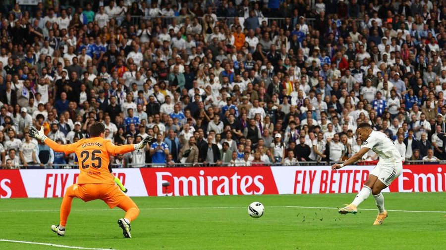 SOCCER-SPAIN-RMA-BAR/ Soccer Football - LaLiga - Real Madrid v FC Barcelona - Santiago Bernabeu, Madrid, Spain - October 26, 2025 Real Madrid's Kylian Mbappe celebrates with teammates after scoring a goal that was later disallowed for offside REUTERS/Susana Vera
