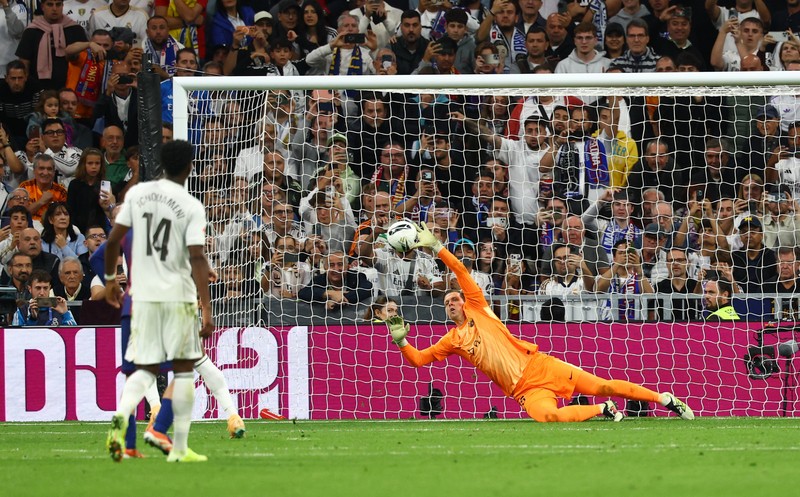 SOCCER-SPAIN-RMA-BAR/ Soccer Football - LaLiga - Real Madrid v FC Barcelona - Santiago Bernabeu, Madrid, Spain - October 26, 2025 Real Madrid's Kylian Mbappe celebrates with teammates after scoring a goal that was later disallowed for offside REUTERS/Susana Vera