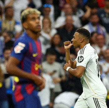 Momen Real Madrid Menang 2-1 vs Barcelona di Stadion Santiago Bernabeu