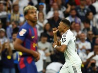 Momen Real Madrid Menang 2-1 vs Barcelona di Stadion Santiago Bernabeu