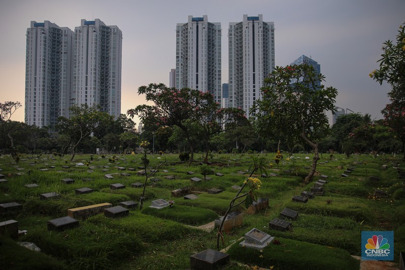 Suasana Tempat Pemakaman Umum (TPU) Menteng Pulo di Jakarta, Senin (27/10/2025). (CNBC Indonesia/Faisal Rahman)
