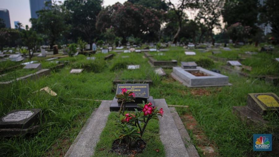 Suasana Tempat Pemakaman Umum (TPU) Menteng Pulo di Jakarta, Senin (27/10/2025). (CNBC Indonesia/Faisal Rahman)