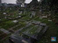 Suasana Tempat Pemakaman Umum (TPU) Menteng Pulo di Jakarta, Senin (27/10/2025). (CNBC Indonesia/Faisal Rahman)