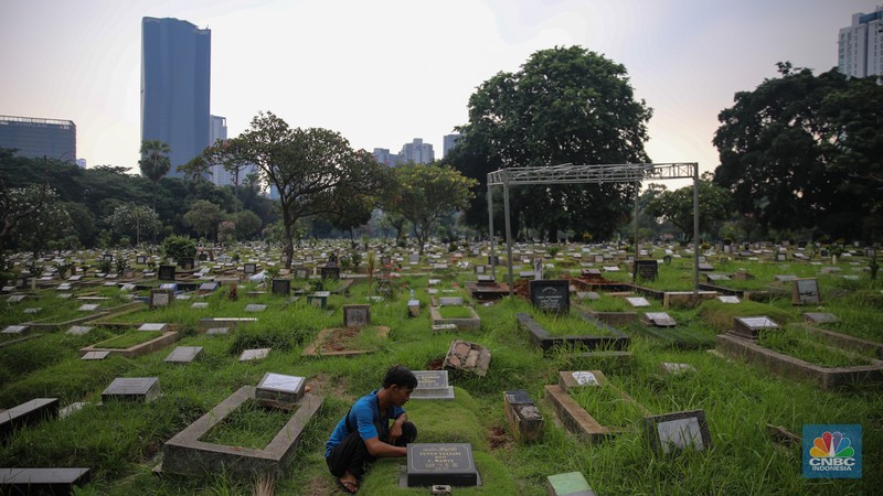 Suasana Tempat Pemakaman Umum (TPU) Menteng Pulo di Jakarta, Senin (27/10/2025). (CNBC Indonesia/Faisal Rahman)