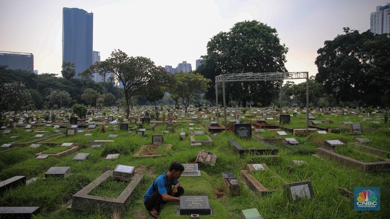 Suasana Tempat Pemakaman Umum (TPU) Menteng Pulo di Jakarta, Senin (27/10/2025). Suasana Tempat Pemakaman Umum (TPU) Menteng Pulo di Jakarta, Senin (27/10/2025). (CNBC Indonesia/Faisal Rahman)