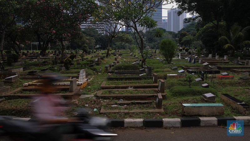 Suasana Tempat Pemakaman Umum (TPU) Menteng Pulo di Jakarta, Senin (27/10/2025). Suasana Tempat Pemakaman Umum (TPU) Menteng Pulo di Jakarta, Senin (27/10/2025). (CNBC Indonesia/Faisal Rahman)