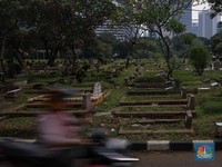 Suasana Tempat Pemakaman Umum (TPU) Menteng Pulo di Jakarta, Senin (27/10/2025). (CNBC Indonesia/Faisal Rahman)