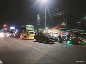 Stok Solar Subsidi di SPBU Bojonegoro Tipis, Antrean Truk Mengular