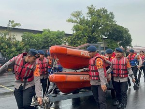 Brimob Polda Metro Apel Siaga dan Patroli SAR Hadapi Banjir