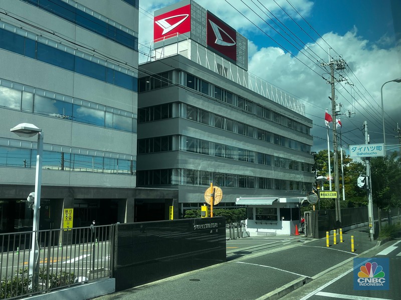 Daihatsu Humobility World, sebuah museum Daihatsu yang berlokasi tepat di samping kantor Daihatsu Motor Headquarter di Ikeda, Osaka, Jepang. (CNBC Indonesia/Ferry Sandi) Daihatsu Humobility World, sebuah museum Daihatsu yang berlokasi tepat di samping kantor Daihatsu Motor Headquarter di Ikeda, Osaka, Jepang. (CNBC Indonesia/Ferry Sandi)