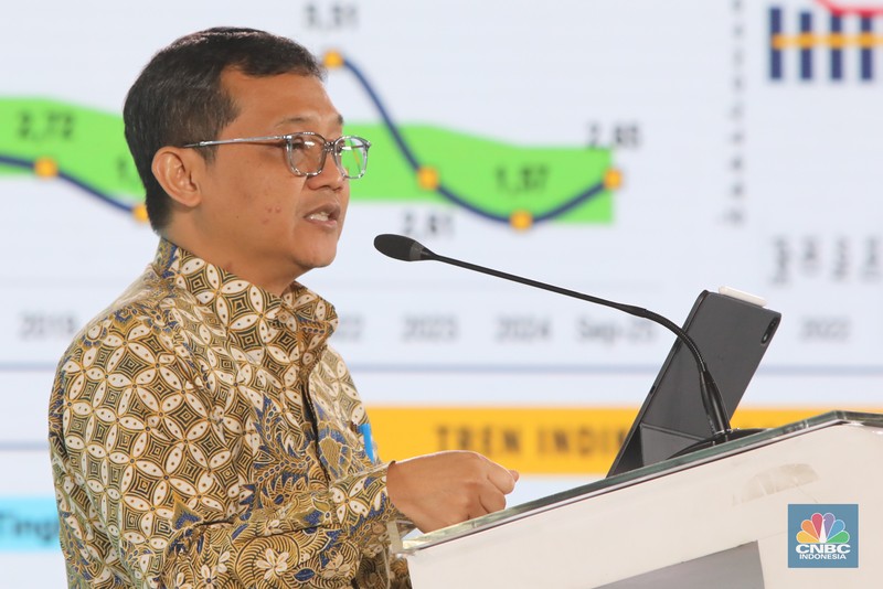 Direktur EKSEKUTIF INDEF, Esther Sri Astuti saat menyampaikan paparan dalam acara Sarasehan 100 Ekonom di Menara Bank Mega, Jakarta, Selasa (28/10/2025). (CNBC Indonesia/Faisal Rahman) Direktur EKSEKUTIF INDEF, Esther Sri Astuti saat menyampaikan paparan dalam acara Sarasehan 100 Ekonom di Menara Bank Mega, Jakarta, Selasa (28/10/2025). (CNBC Indonesia/Faisal Rahman)