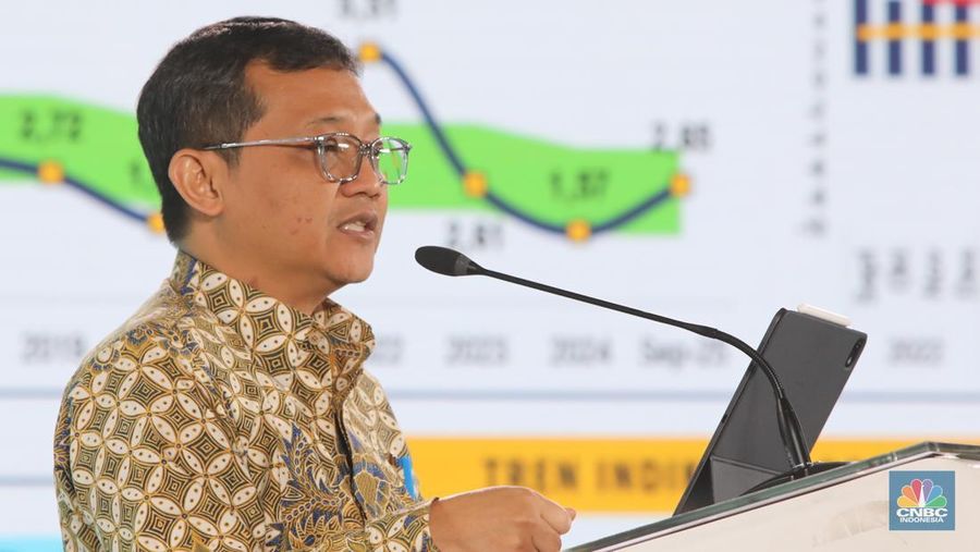 Direktur EKSEKUTIF INDEF, Esther Sri Astuti saat menyampaikan paparan dalam acara Sarasehan 100 Ekonom di Menara Bank Mega, Jakarta, Selasa (28/10/2025). (CNBC Indonesia/Faisal Rahman) Direktur EKSEKUTIF INDEF, Esther Sri Astuti saat menyampaikan paparan dalam acara Sarasehan 100 Ekonom di Menara Bank Mega, Jakarta, Selasa (28/10/2025). (CNBC Indonesia/Faisal Rahman)