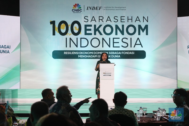Direktur EKSEKUTIF INDEF, Esther Sri Astuti saat menyampaikan paparan dalam acara Sarasehan 100 Ekonom di Menara Bank Mega, Jakarta, Selasa (28/10/2025). (CNBC Indonesia/Faisal Rahman) Direktur EKSEKUTIF INDEF, Esther Sri Astuti saat menyampaikan paparan dalam acara Sarasehan 100 Ekonom di Menara Bank Mega, Jakarta, Selasa (28/10/2025). (CNBC Indonesia/Faisal Rahman)