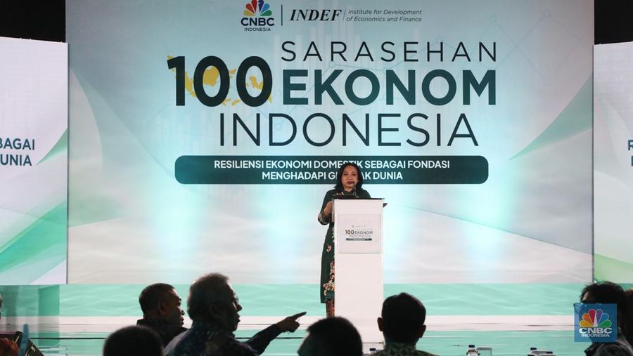Direktur EKSEKUTIF INDEF, Esther Sri Astuti saat menyampaikan paparan dalam acara Sarasehan 100 Ekonom di Menara Bank Mega, Jakarta, Selasa (28/10/2025). (CNBC Indonesia/Faisal Rahman) Direktur EKSEKUTIF INDEF, Esther Sri Astuti saat menyampaikan paparan dalam acara Sarasehan 100 Ekonom di Menara Bank Mega, Jakarta, Selasa (28/10/2025). (CNBC Indonesia/Faisal Rahman)