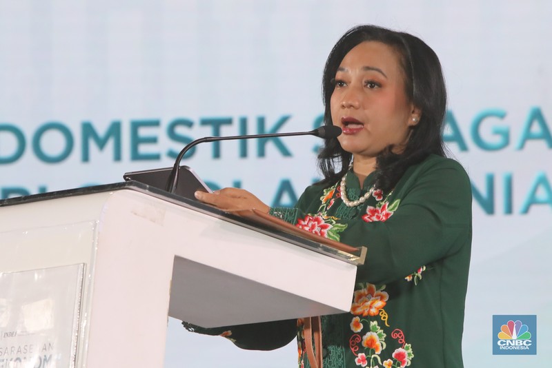 Direktur EKSEKUTIF INDEF, Esther Sri Astuti saat menyampaikan paparan dalam acara Sarasehan 100 Ekonom di Menara Bank Mega, Jakarta, Selasa (28/10/2025). (CNBC Indonesia/Faisal Rahman) Direktur EKSEKUTIF INDEF, Esther Sri Astuti saat menyampaikan paparan dalam acara Sarasehan 100 Ekonom di Menara Bank Mega, Jakarta, Selasa (28/10/2025). (CNBC Indonesia/Faisal Rahman)