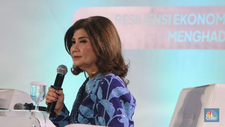 Ekonom Senior INDEF, Aviliani dalam acara Sarasehan 100 Ekonom di Menara Bank Mega, Jakarta, Selasa (28/10/2025). (CNBC Indonesia/Faisal Rahman)