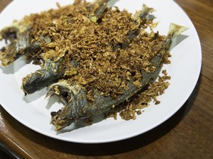 Resep Ikan Kembung Goreng Bumbu Bawang Putih yang Sedap