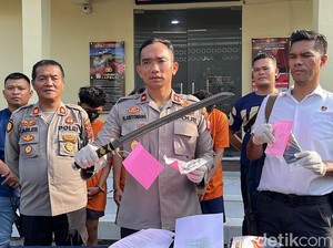 Komplotan Begal Bersajam Bacok-Rampas Motor Sejoli Lagi Pacaran di Medan