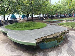Diproyeksi Seperti Hawaii, Fasum Pantai Barat Pangandaran Mulai Rusak