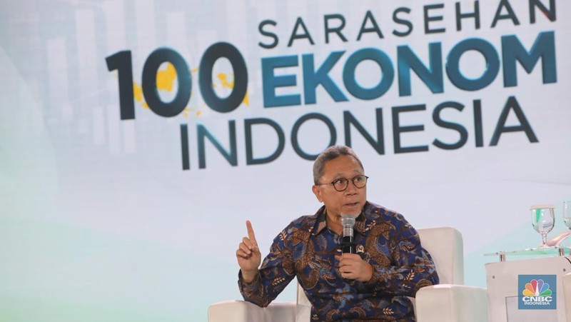 Direktur EKSEKUTIF INDEF, Esther Sri Astuti saat menyampaikan paparan dalam acara Sarasehan 100 Ekonom di Menara Bank Mega, Jakarta, Selasa (28/10/2025). (CNBC Indonesia/Faisal Rahman) Direktur EKSEKUTIF INDEF, Esther Sri Astuti saat menyampaikan paparan dalam acara Sarasehan 100 Ekonom di Menara Bank Mega, Jakarta, Selasa (28/10/2025). (CNBC Indonesia/Faisal Rahman)