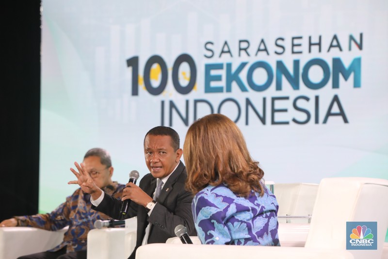 Direktur EKSEKUTIF INDEF, Esther Sri Astuti saat menyampaikan paparan dalam acara Sarasehan 100 Ekonom di Menara Bank Mega, Jakarta, Selasa (28/10/2025). (CNBC Indonesia/Faisal Rahman) Direktur EKSEKUTIF INDEF, Esther Sri Astuti saat menyampaikan paparan dalam acara Sarasehan 100 Ekonom di Menara Bank Mega, Jakarta, Selasa (28/10/2025). (CNBC Indonesia/Faisal Rahman)