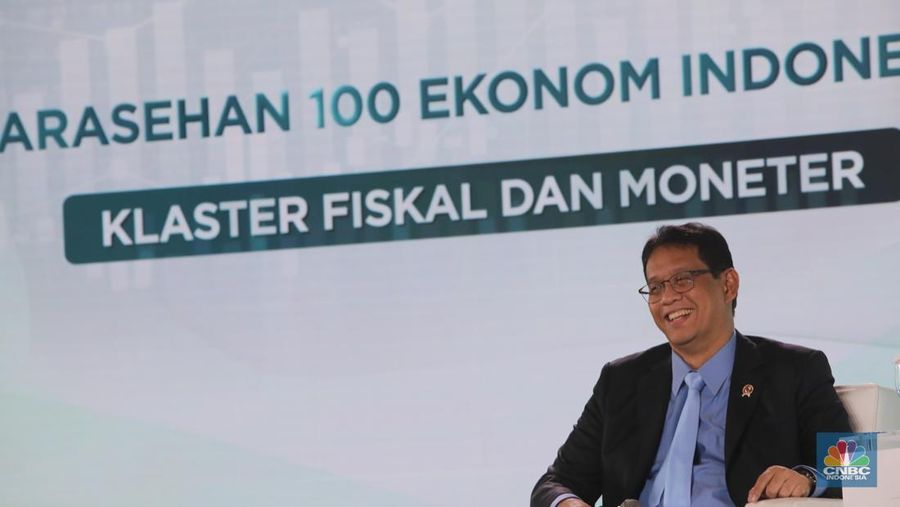 Menteri Keuangan RI, Purbaya Yudhi Sadewa saat menyampaikan paparan dalam acara Sarasehan 100 Ekonom di Menara Bank Mega, Jakarta, Selasa (28/10/2025). (CNBC Indonesia/Faisal Rahman)