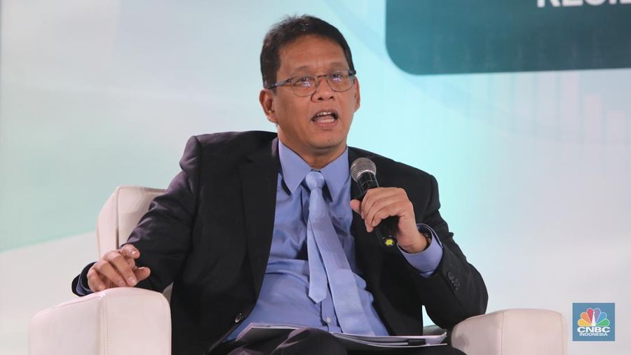 Menteri Keuangan RI, Purbaya Yudhi Sadewa saat menyampaikan paparan dalam acara Sarasehan 100 Ekonom di Menara Bank Mega, Jakarta, Selasa (28/10/2025). (CNBC Indonesia/Faisal Rahman)