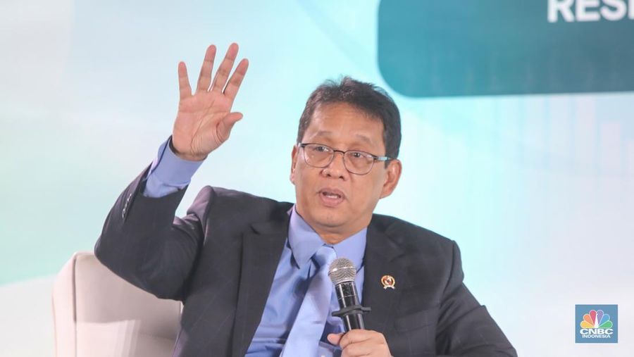 Menteri Keuangan RI, Purbaya Yudhi Sadewa saat menyampaikan paparan dalam acara Sarasehan 100 Ekonom di Menara Bank Mega, Jakarta, Selasa (28/10/2025). (CNBC Indonesia/Faisal Rahman)