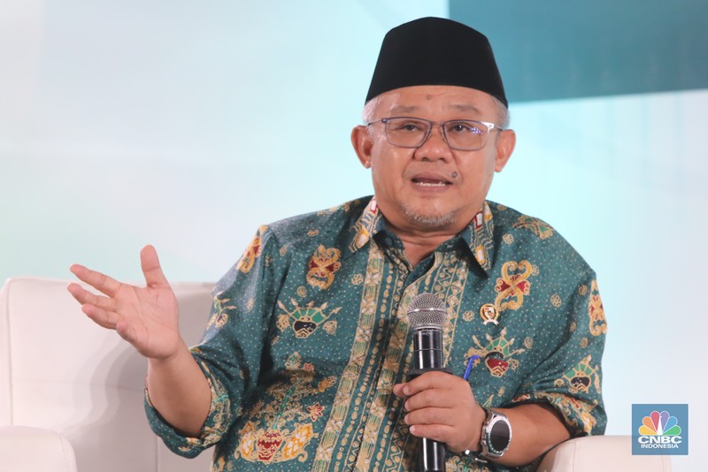 Direktur EKSEKUTIF INDEF, Esther Sri Astuti saat menyampaikan paparan dalam acara Sarasehan 100 Ekonom di Menara Bank Mega, Jakarta, Selasa (28/10/2025). (CNBC Indonesia/Faisal Rahman) Direktur EKSEKUTIF INDEF, Esther Sri Astuti saat menyampaikan paparan dalam acara Sarasehan 100 Ekonom di Menara Bank Mega, Jakarta, Selasa (28/10/2025). (CNBC Indonesia/Faisal Rahman)