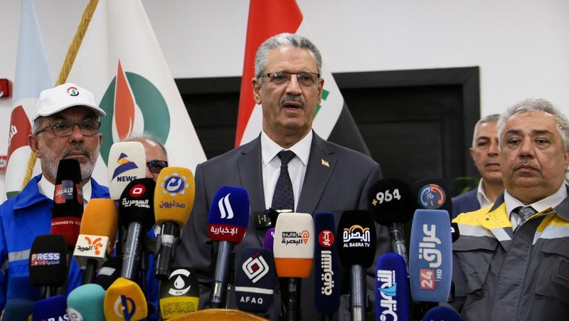 Pemandangan drone menunjukkan akibat kebakaran pipa minyak di ladang minyak Zubair di Basra, Irak, 28 Oktober 2025. Pemandangan drone menunjukkan akibat kebakaran pipa minyak di ladang minyak Zubair di Basra, Irak, 28 Oktober 2025. (REUTERS/Essam Al-Sudani)